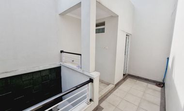 Rumah Mewah 2 Lt Akses Jln Lebar Banjarsari Solo