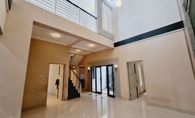 Rumah Mewah 2 Lt Akses Jln Lebar Banjarsari Solo