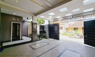 Rumah Mewah 2 Lt Akses Jln Lebar Banjarsari Solo