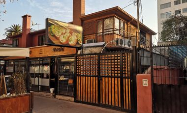 LIQUIDAMOS EXCELENTE PROPIEDAD COMERCIAL AL LADO PLAZA ÑUÑOA PATENTE DE ALCOHOL Y RESOLUCION SANITARIA