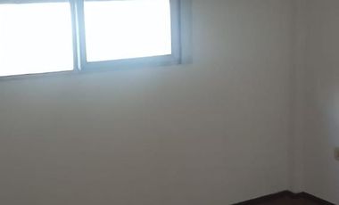 Muy buen 3 amb sobre la Avda, fte al FCGR y al centro comercial y a mts del Super Coto!!!