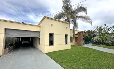 Casa en Venta de 3 dorm. Parque con pileta, galería y parrilla. Barrio Parque Las Picadas