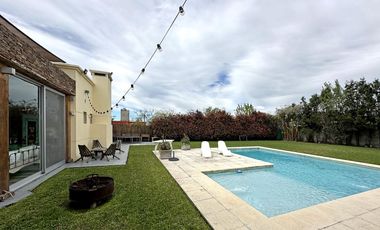 Casa en Venta de 3 dorm. Parque con pileta, galería y parrilla. Barrio Parque Las Picadas