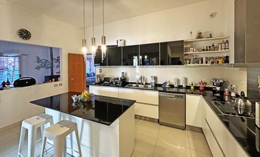 Casa en Venta de 3 dorm. Parque con pileta, galería y parrilla. Barrio Parque Las Picadas