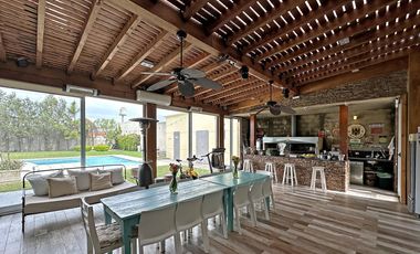 Casa en Venta de 3 dorm. Parque con pileta, galería y parrilla. Barrio Parque Las Picadas