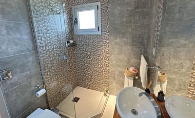 Casa en Venta de 3 dorm. Parque con pileta, galería y parrilla. Barrio Parque Las Picadas