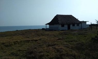 Casa en venta en Veracruz de descanso camino Alvarado lado playa.