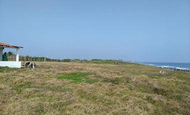 Casa en venta en Veracruz de descanso camino Alvarado lado playa.