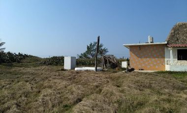 Casa en venta en Veracruz de descanso camino Alvarado lado playa.