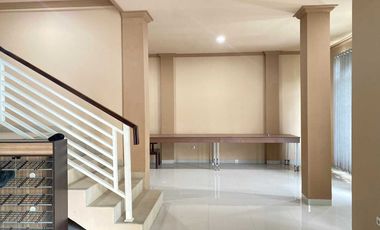 Dijual Rumah Mewah Lantai 2