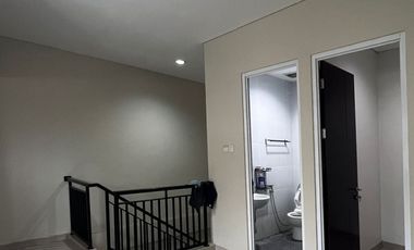 Rumah Hoek 2 Lantai Cluster Vienna Modernland Tangerang Siap huni