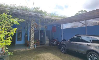 Rumah tinggal lengkap dengan kantor pinggir jalan