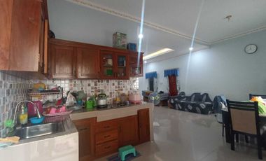 Rumah tinggal lengkap dengan kantor pinggir jalan