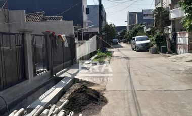 Dijual Cepat Rumah (Dalam Proses Renovasi) di Sebelah Mall Festive Wal