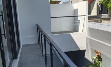 Dijual villa full perabotan lengkap dengan kolam renang pribadi