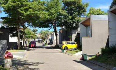 Dijual villa full perabotan lengkap dengan kolam renang pribadi