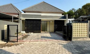 dijual rumah di sleman dekat kampus uii di jalan kaliurang km 11