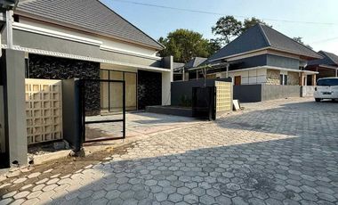 dijual rumah di sleman dekat kampus uii di jalan kaliurang km 11