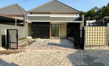 dijual rumah di sleman dekat kampus uii di jalan kaliurang km 11