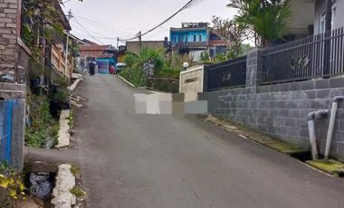 DILELANG MURAH Rumah 2 lantai siap huni di Jl Bukanagara Kayuambon
