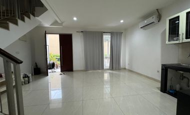 Disewakan cepat rumah 3 lantai Golf Island PIK