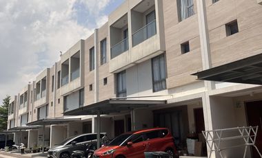 Disewakan cepat rumah 3 lantai Golf Island PIK