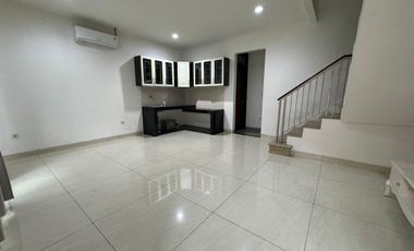 Disewakan cepat rumah 3 lantai Golf Island PIK