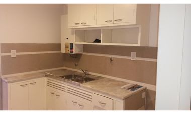 AMPLIO DEPARTAMENTO DESTINO COMERCIAL