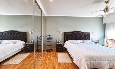 Venta piso exclusivo 3 dormitorios y cochera zona Parque.