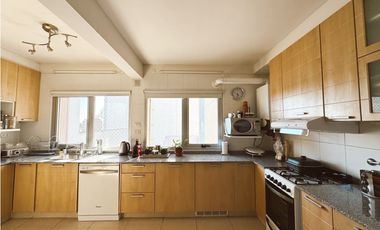 Venta piso exclusivo 3 dormitorios y cochera zona Parque.