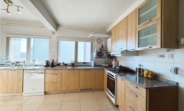 Venta piso exclusivo 3 dormitorios y cochera zona Parque.