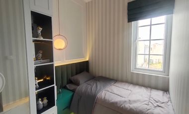 RUMAH DIJUAL PINGGIR JALAN CLUSTER KOLAM RENANG DEKAT PONDOK INDAH