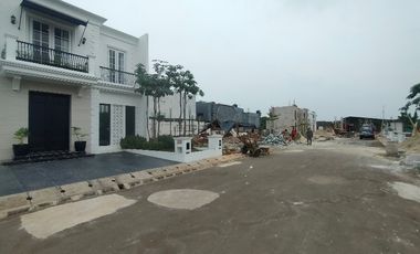 RUMAH DIJUAL PINGGIR JALAN CLUSTER KOLAM RENANG DEKAT PONDOK INDAH