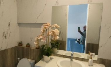 RUMAH DIJUAL PINGGIR JALAN CLUSTER KOLAM RENANG DEKAT PONDOK INDAH