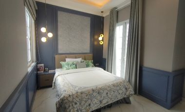 RUMAH DIJUAL PINGGIR JALAN CLUSTER KOLAM RENANG DEKAT PONDOK INDAH