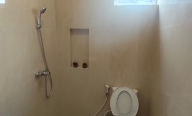 RUMAH DIJUAL PINGGIR JALAN CLUSTER KOLAM RENANG DEKAT PONDOK INDAH