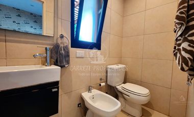 Casa en venta de 4 dormitorios y dependencia. Barrio Santa Guadalupe