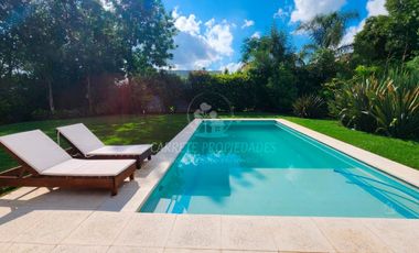 Casa en venta de 4 dormitorios y dependencia. Barrio Santa Guadalupe