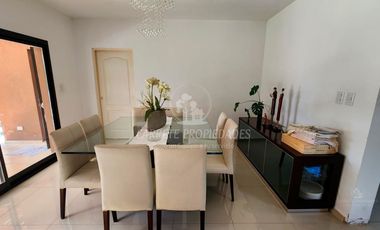 Casa en venta de 4 dormitorios y dependencia. Barrio Santa Guadalupe