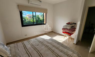 Casa en venta de 4 dormitorios y dependencia. Barrio Santa Guadalupe