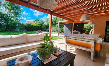 Casa en venta de 4 dormitorios y dependencia. Barrio Santa Guadalupe