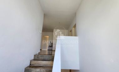 Casa en venta de 4 dormitorios y dependencia. Barrio Santa Guadalupe