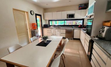 Casa en venta de 4 dormitorios y dependencia. Barrio Santa Guadalupe