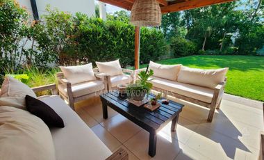 Casa en venta de 4 dormitorios y dependencia. Barrio Santa Guadalupe