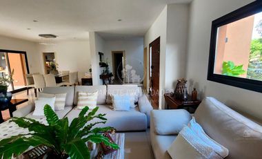 Casa en venta de 4 dormitorios y dependencia. Barrio Santa Guadalupe