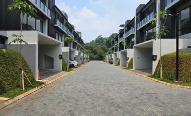 Dijual Rumah Sierra di Cluster Serenia Hills Lebak Bulus