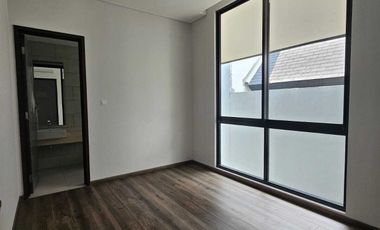 Dijual Rumah Sierra di Cluster Serenia Hills Lebak Bulus