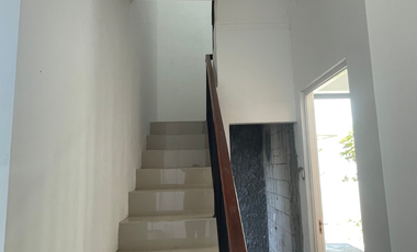 Dijual Villa Mewah 2 lantai kota batu free private pool SHM on hand