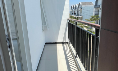 Dijual Villa Mewah 2 lantai kota batu free private pool SHM on hand