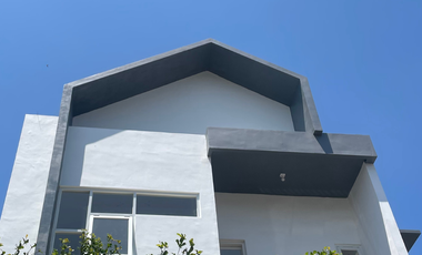 Dijual Villa Mewah 2 lantai kota batu free private pool SHM on hand